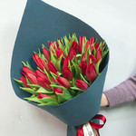 Букет из 45 красно-оранжевых тюльпанов - магазин цветов «Фиеста» в Великом Новгороде